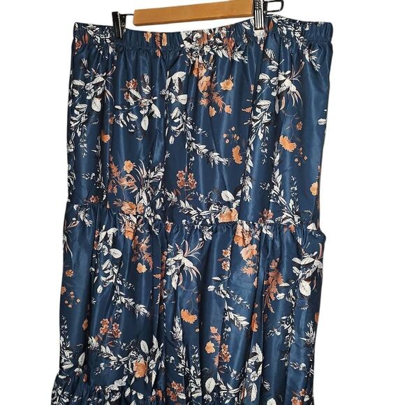 Floral Plus Size Tiered Skirt. Size 4X, Navy Blue Floral. - Picture 2 of 5
